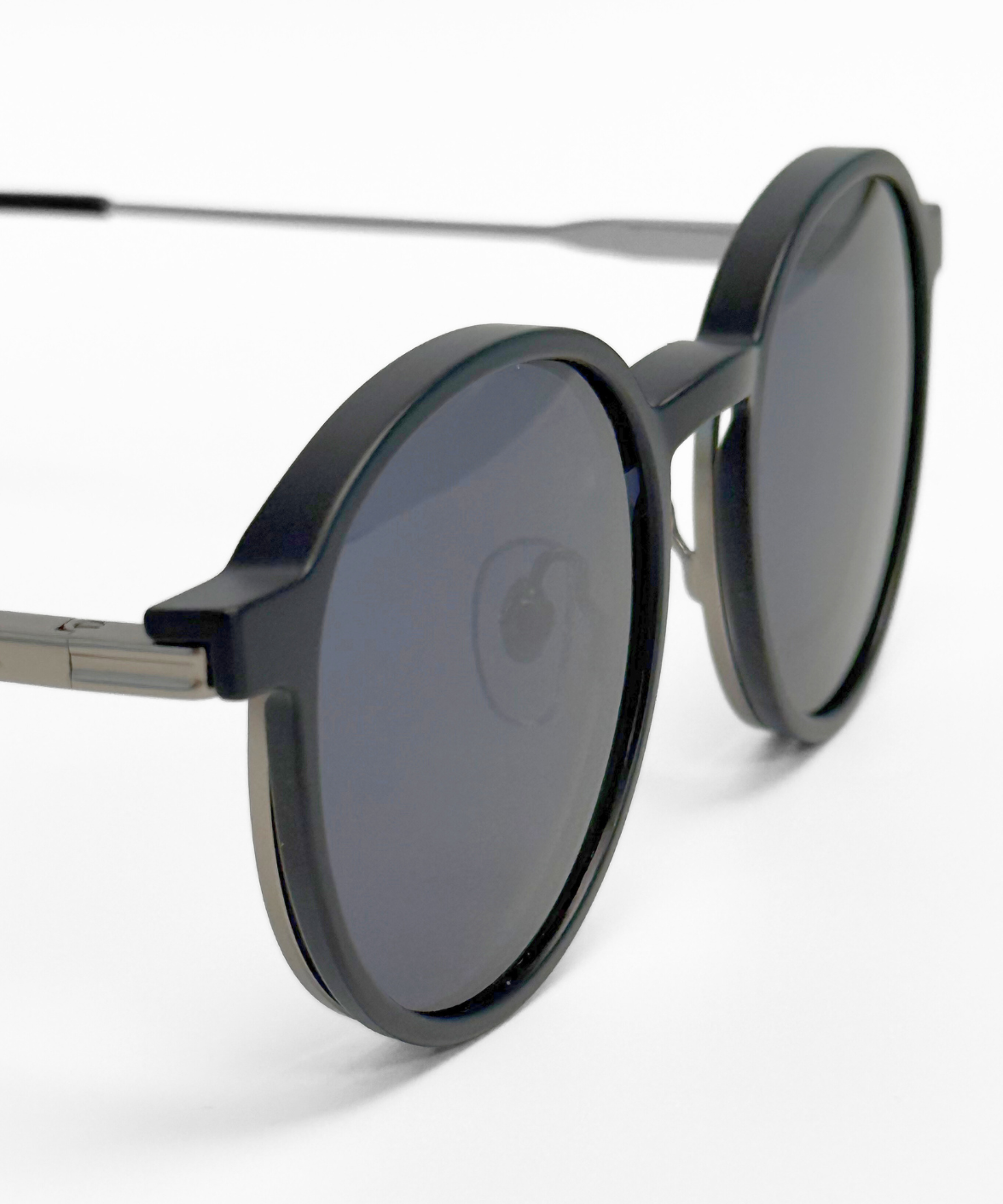 DS5239 - Despada Metal Polarized Round Clip-On Sunglasses
